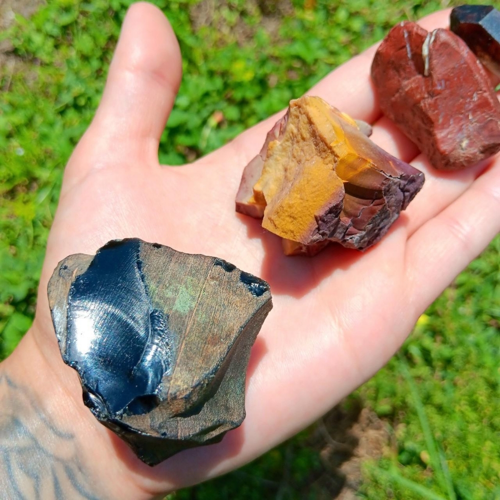 Root Chakra Stone Set - Picture 2 of 4